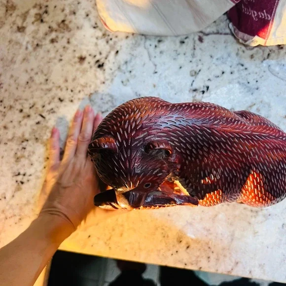 Vintage Japan Ainu Brown Bear with Fish Carved Solid wood! - Picture 15 of 15